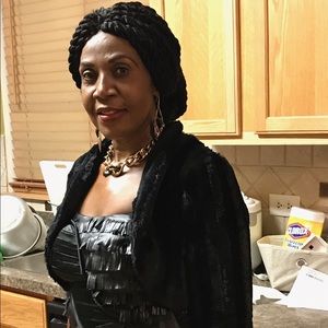 Meet your Posher, Augustina